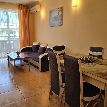 Apartment In Central Plaza Slântsjev Brjag Eksteriør bilde