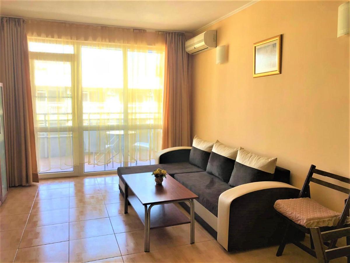 Apartment In Central Plaza Slântsjev Brjag Eksteriør bilde