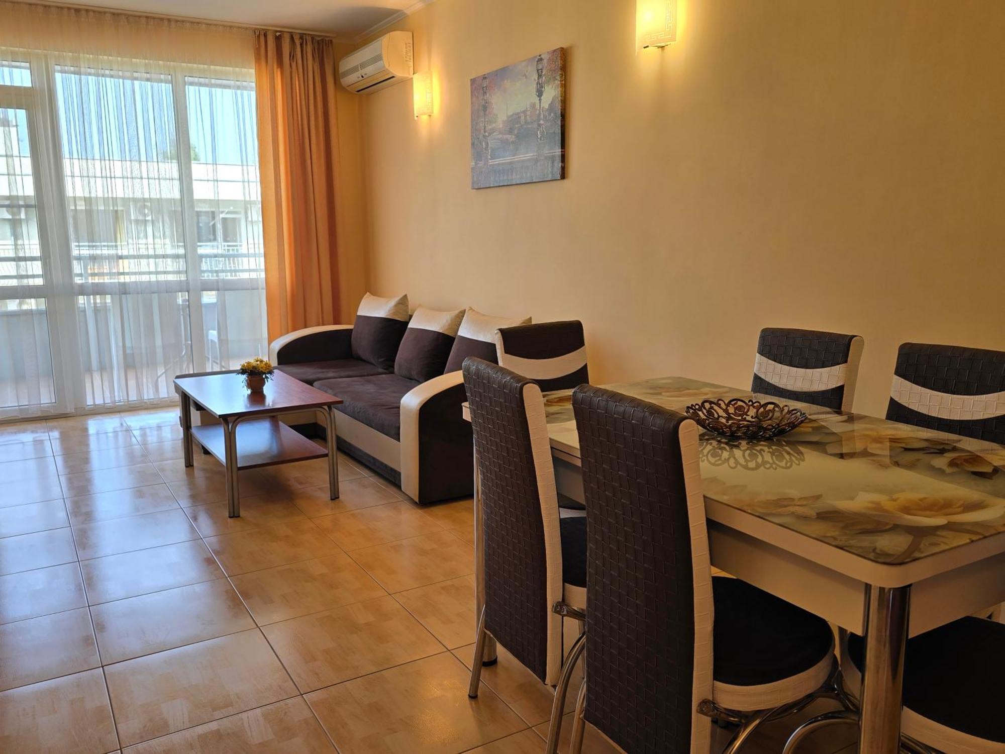 Apartment In Central Plaza Slântsjev Brjag Eksteriør bilde