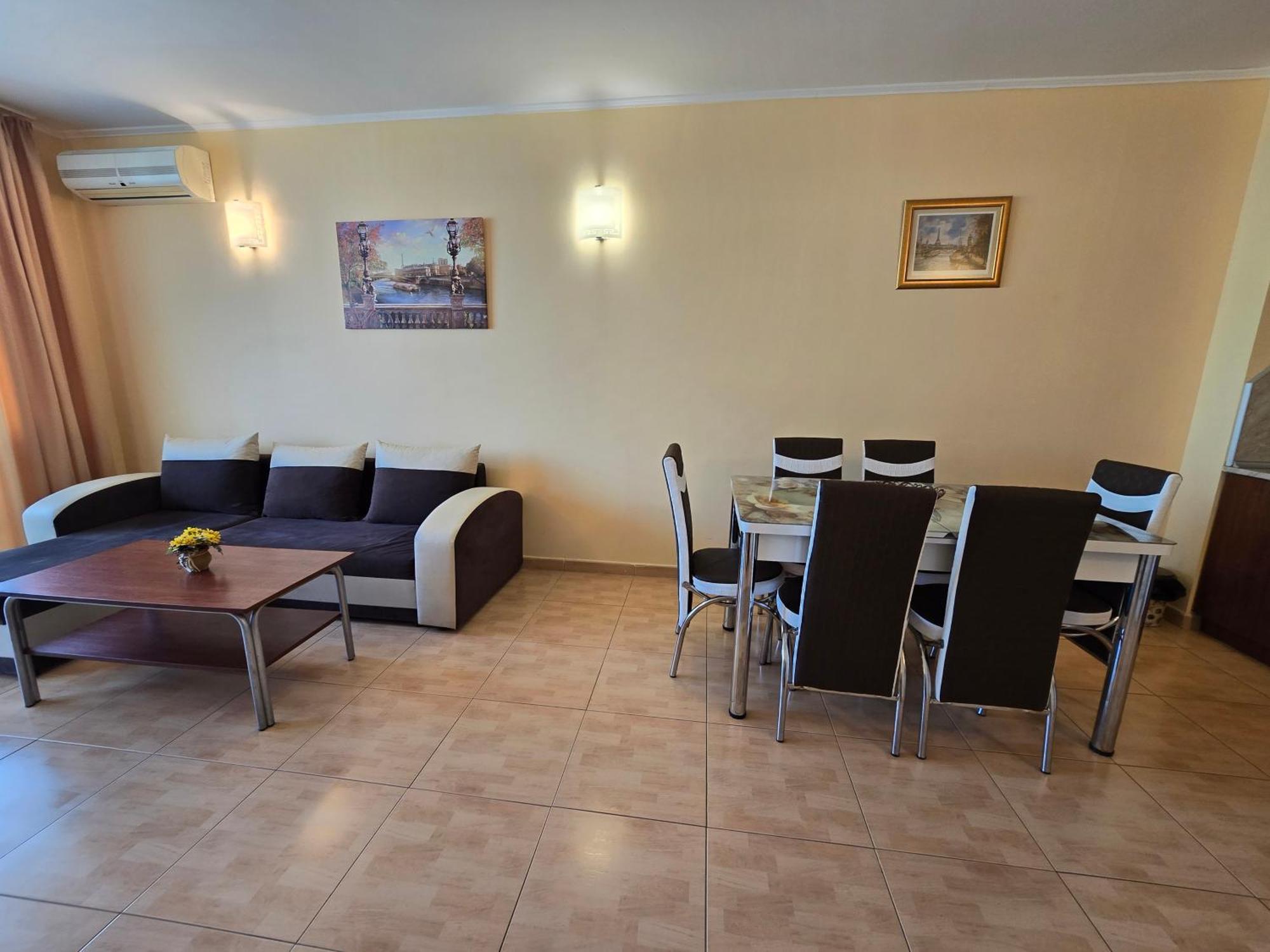 Apartment In Central Plaza Slântsjev Brjag Eksteriør bilde